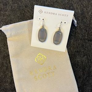 Kendra Scott Dani Drop Earrings in Silver/Gray